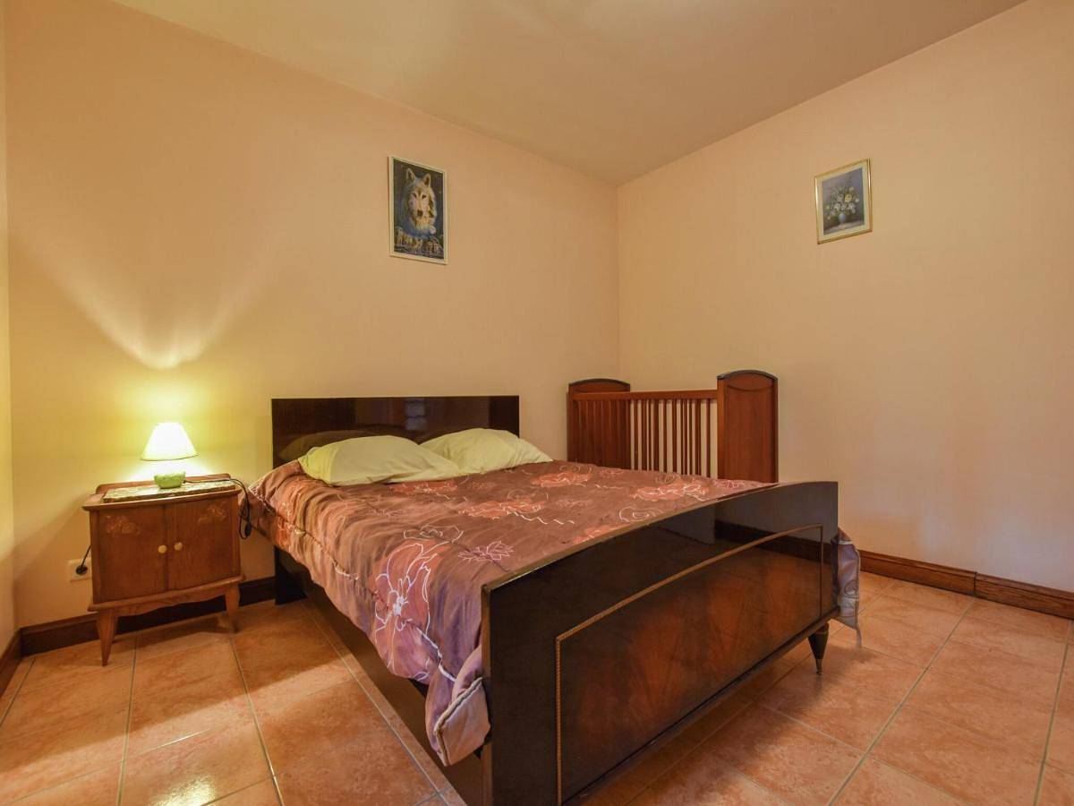 Holiday home with private garden in Cazals, Quercy