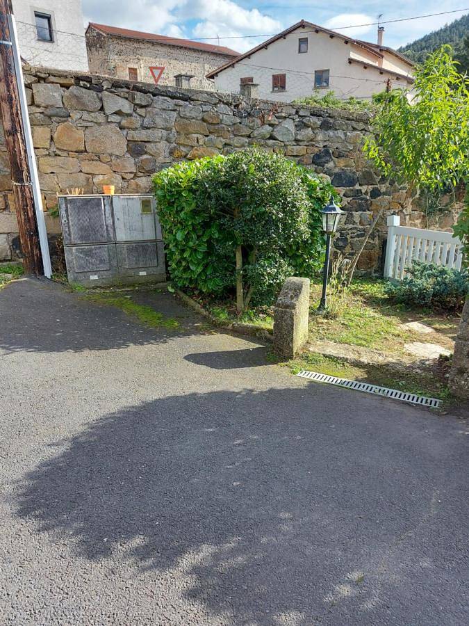 Appartement entier, Apartment in Coubon, Haute-Loire