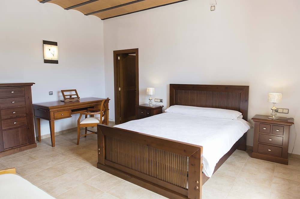 Villa Isla Mallorca- Ideal Familia- Free Wifi -Bbq- Area Infantil-Casa Ecologica in Puigpuñent, Mallorca Oeste