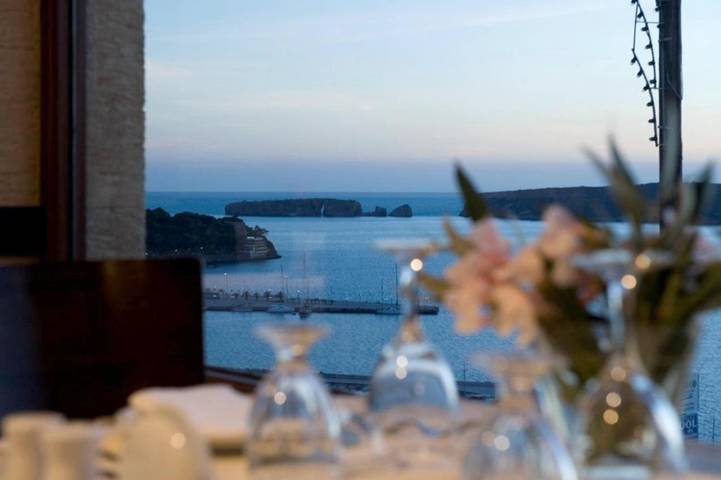 Location de vacances pour 2 personnes, avec terrasse ainsi que jardin et vue dans Pýlos - 3