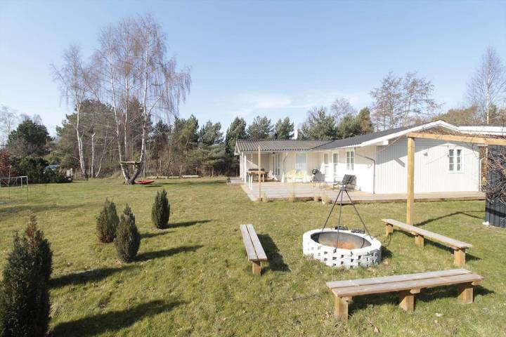 Ferieudlejning for 4 personer, med terrasse, børnevenlig i Gedesby