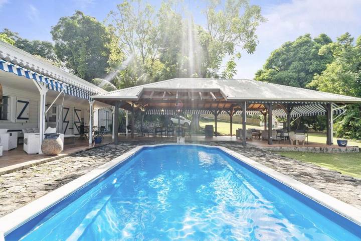 Location de vacances pour 8 personnes, avec piscine et jardin à Saint-Pierre (ville) - 2