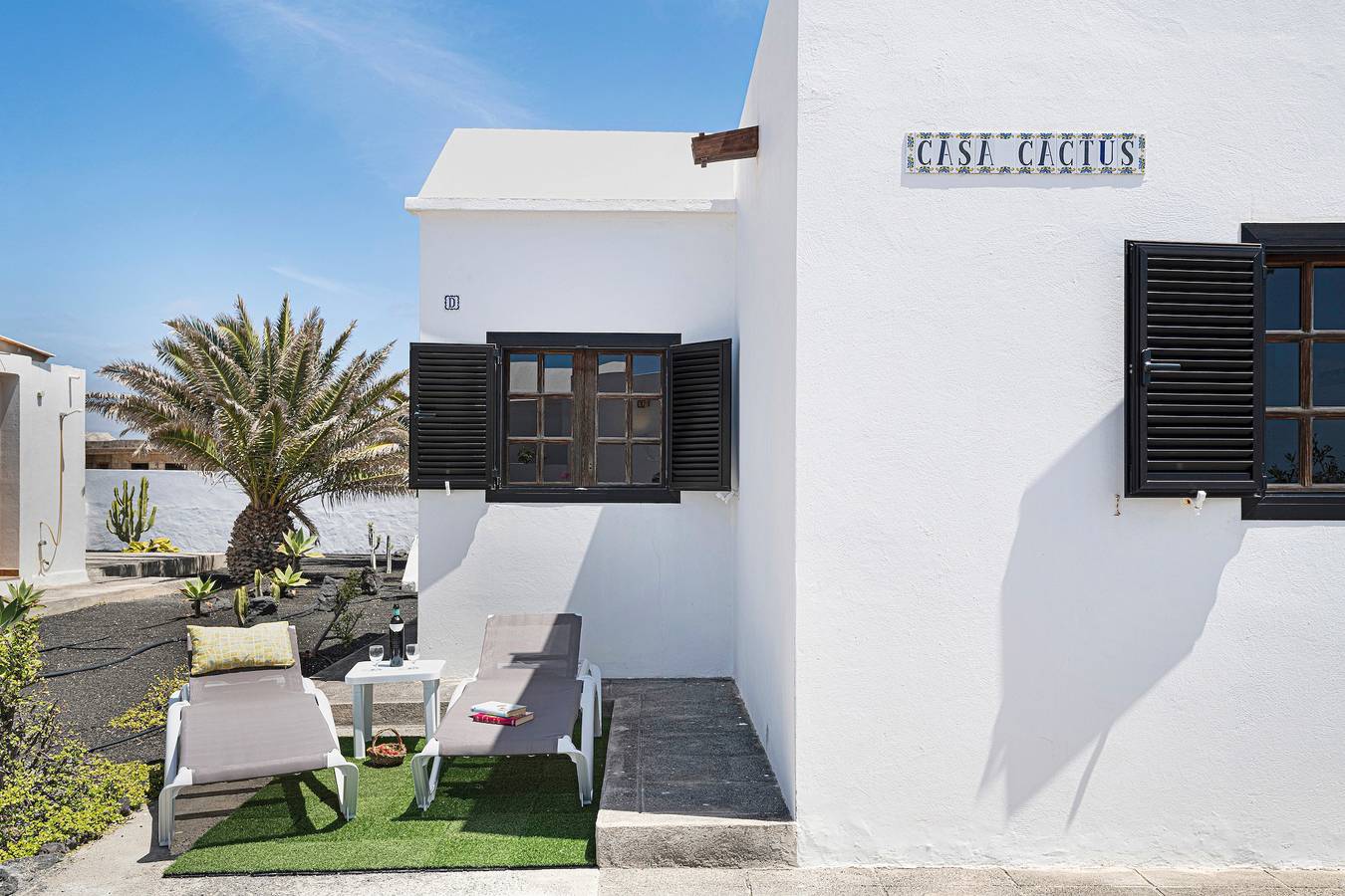 Casa de vacaciones 'Casa Cactus' con vistas al mar, terraza privada y Wi-Fi in Charco del Palo, Haría