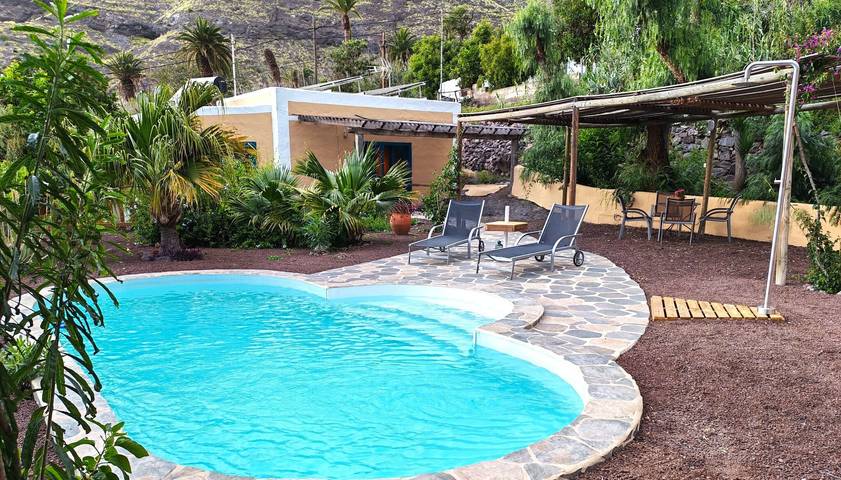 Country house for 3 people, with garden - 1