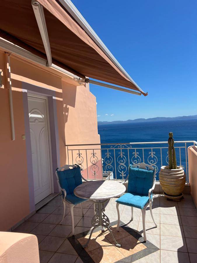 Ferienhaus für 2 Personen, mit Balkon und Whirlpool sowie Terrasse und Ausblick in Gythio - 4