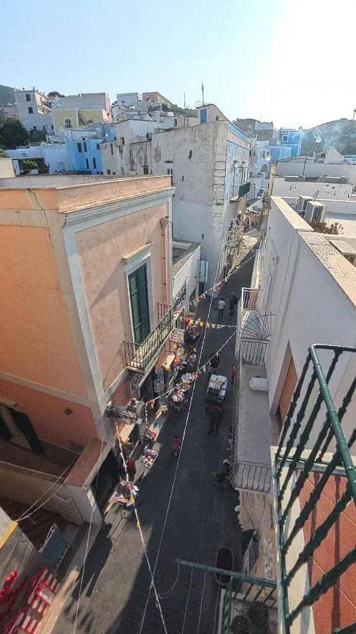 Ferienwohnung für 6 Personen, mit Balkon und Terrasse sowie Ausblick in Ponza - 3
