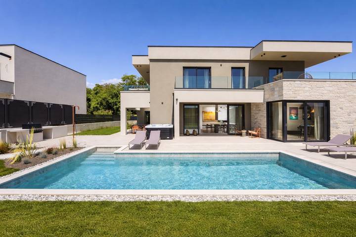Ferienhaus für 8 Personen, mit Balkon und Terrasse sowie Garten in Funtana