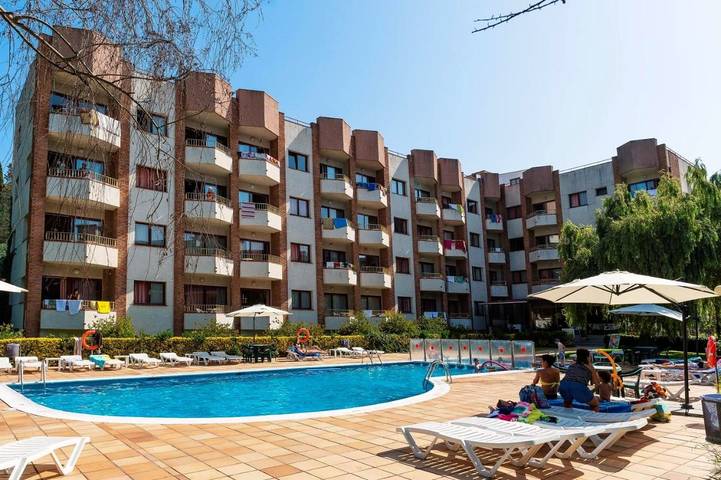 Apartahotel para 4 personas, con Balcón y Terraza además de Jardín y Piscina en Lloret de Mar