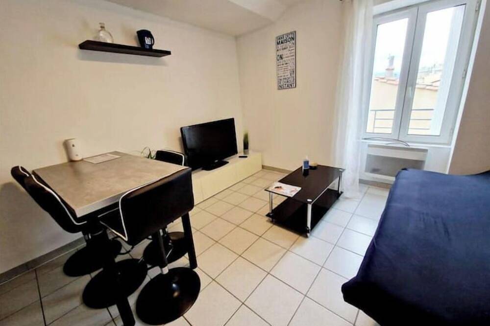 Entire apartment, Pleasant F2 Downtown in Valence, Valence region