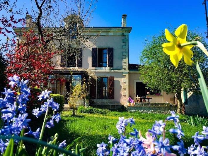 Gîte pour 2 personnes, avec Jardin dans Aigondigné