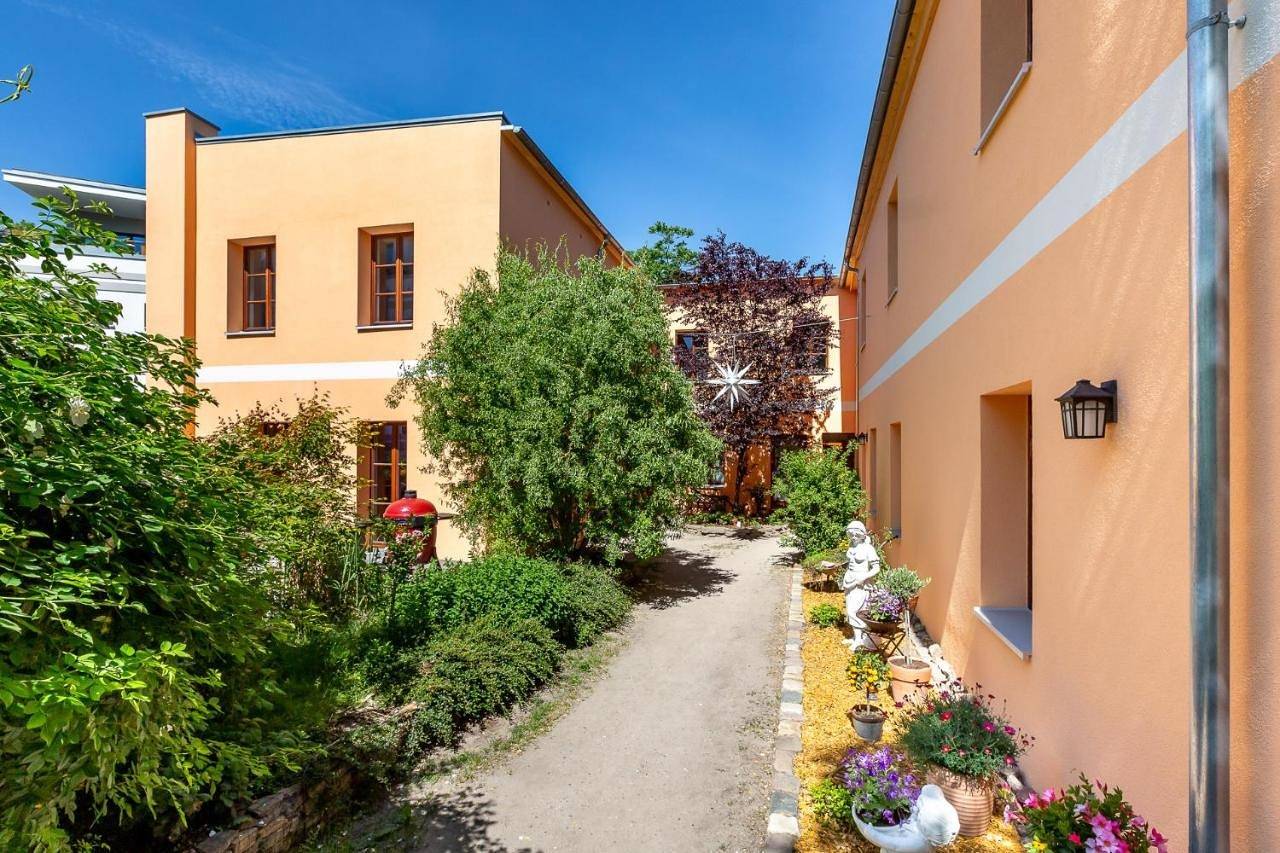 Two-Bedroom Townhouse in Berlin Alt-Hohenschönhausen, Berlin