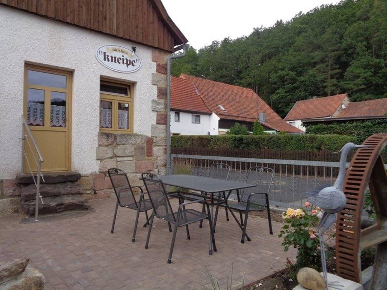 Ganze Wohnung, Ferienhaus „Zur kleinen Kneipe“ - Ferienhaus (80qm) mit Kaminofen und Terrasse in Fladungen, Rhön-Bayern