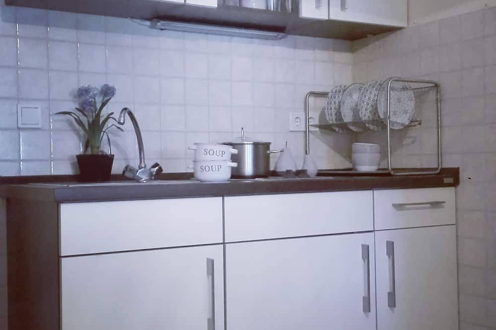 Ganze Wohnung, Ruhige, aber doch zentral gelegene,neu renovierte Ferienwohnung für 2-4 Personen in Bullay, Traben-Trarbach und Umbegung