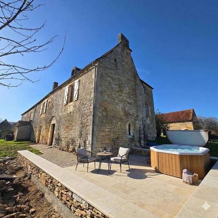 Location de vacances pour 3 personnes, avec Jacuzzi ainsi que Terrasse et Vue à Orliaguet