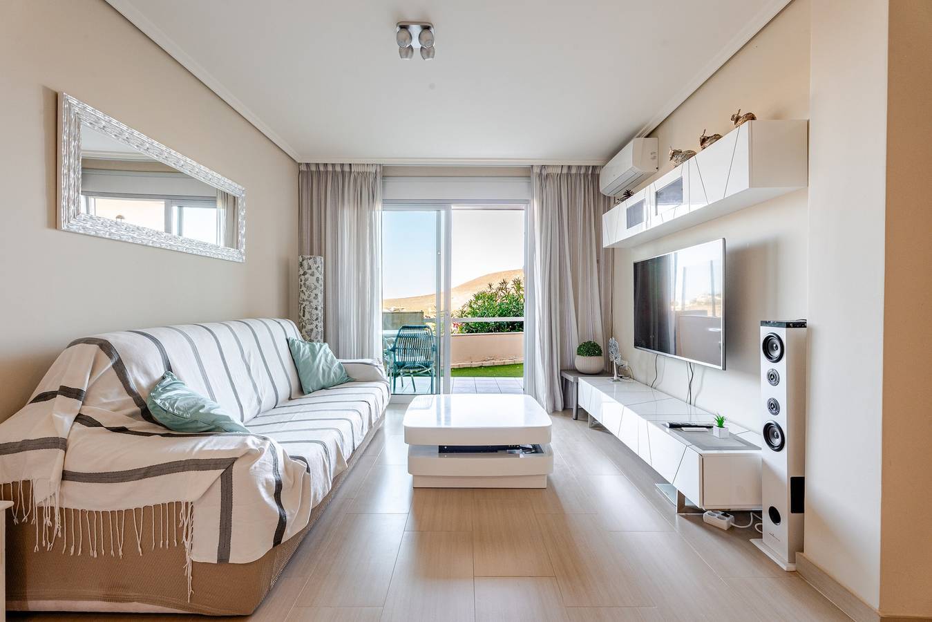 Hel lägenhet, Vacation Apartment 'Vista Tejita' with Sea View, Wi-Fi and Air Conditioning in La Tejita, Granadilla de Abona