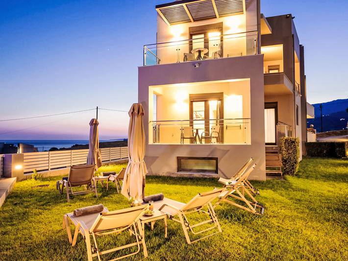 Ferienhaus für 8 Personen, mit Meerblick und Balkon sowie Terrasse und Garten in Plakias
