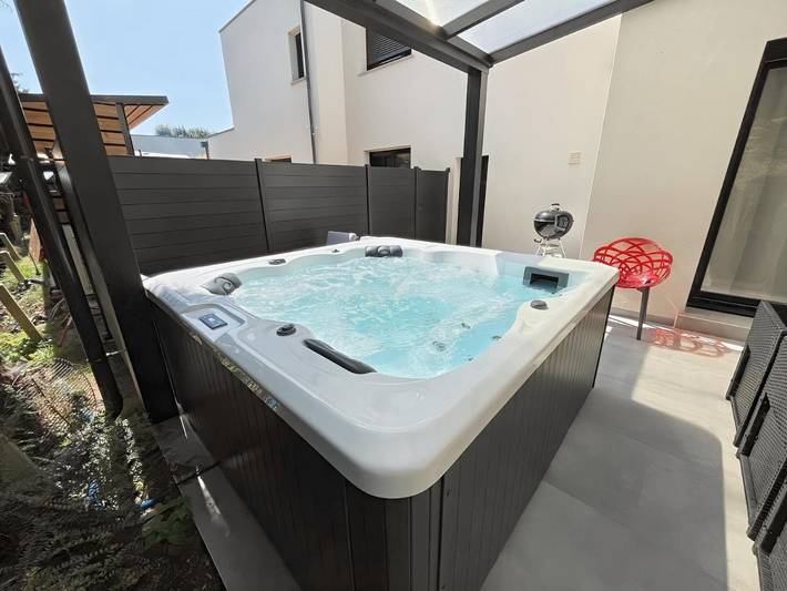 Location de vacances pour 5 personnes, avec terrasse et jacuzzi à Biéville-Beuville