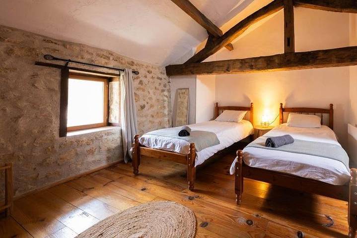 Location de vacances pour 5 personnes, avec jardin ainsi que piscine et vue, animaux acceptés à Champagne-et-Fontaine - 3