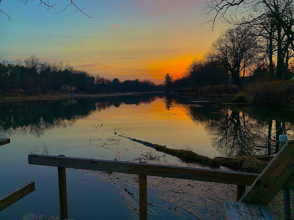 Easton Lake Retreat – Cozy Cottage & Hot Tub in Adams County (WI)