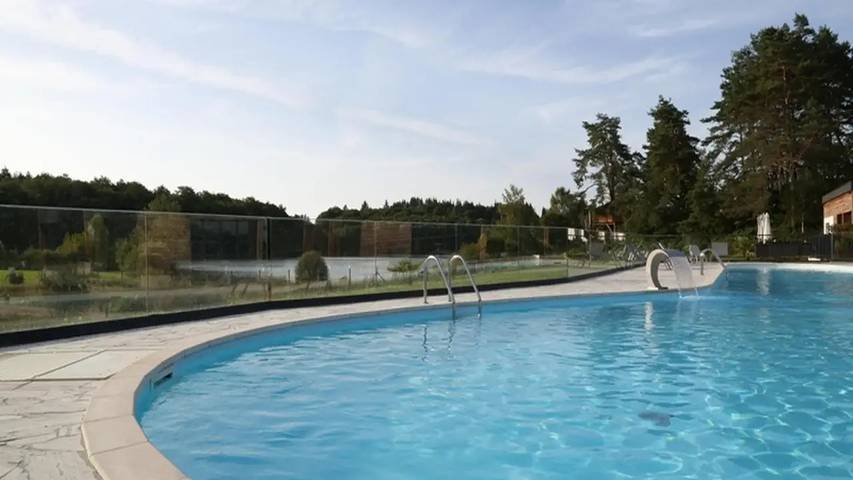Location de vacances pour 7 personnes, avec piscine ainsi que sauna et terrasse, animaux acceptés à Meyrignac-l'Église - 2