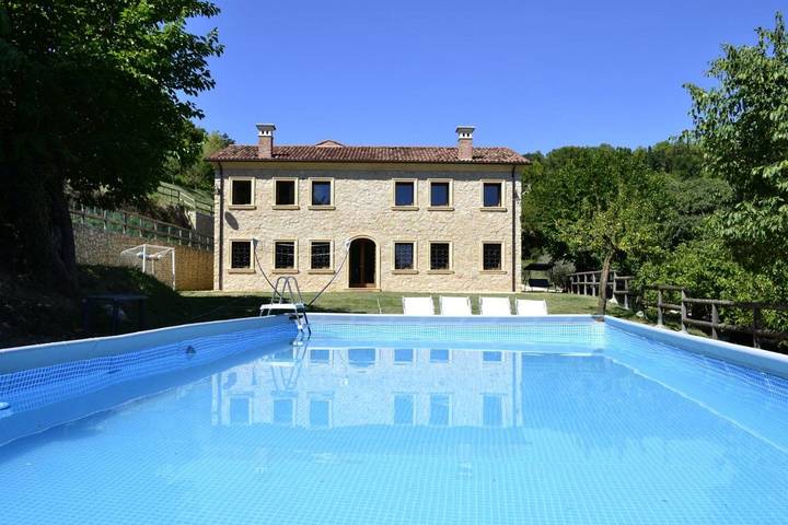 Casa vacanza per 3 persone, con Idromassaggio e Giardino nonché Piscina e Panorama a Lonigo