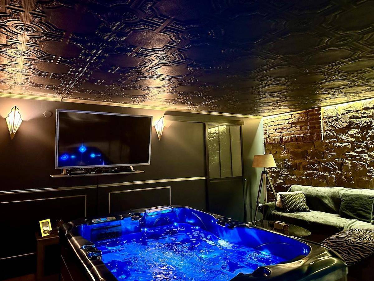 Appartement entier, La Suite 1920 - Jacuzzi privé & Donjon in Gougenheim, Région de Strasbourg