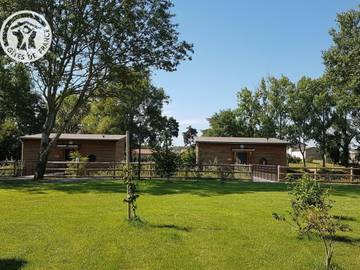 Gîte pour 4 personnes, avec terrasse et jardin à Veauchette