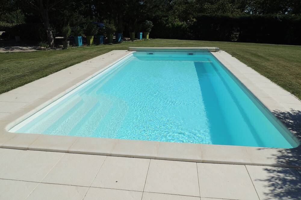 Einfamilienhaus auf großes Grundstück mit beheiztem Pool in Sarrians, Vaucluse