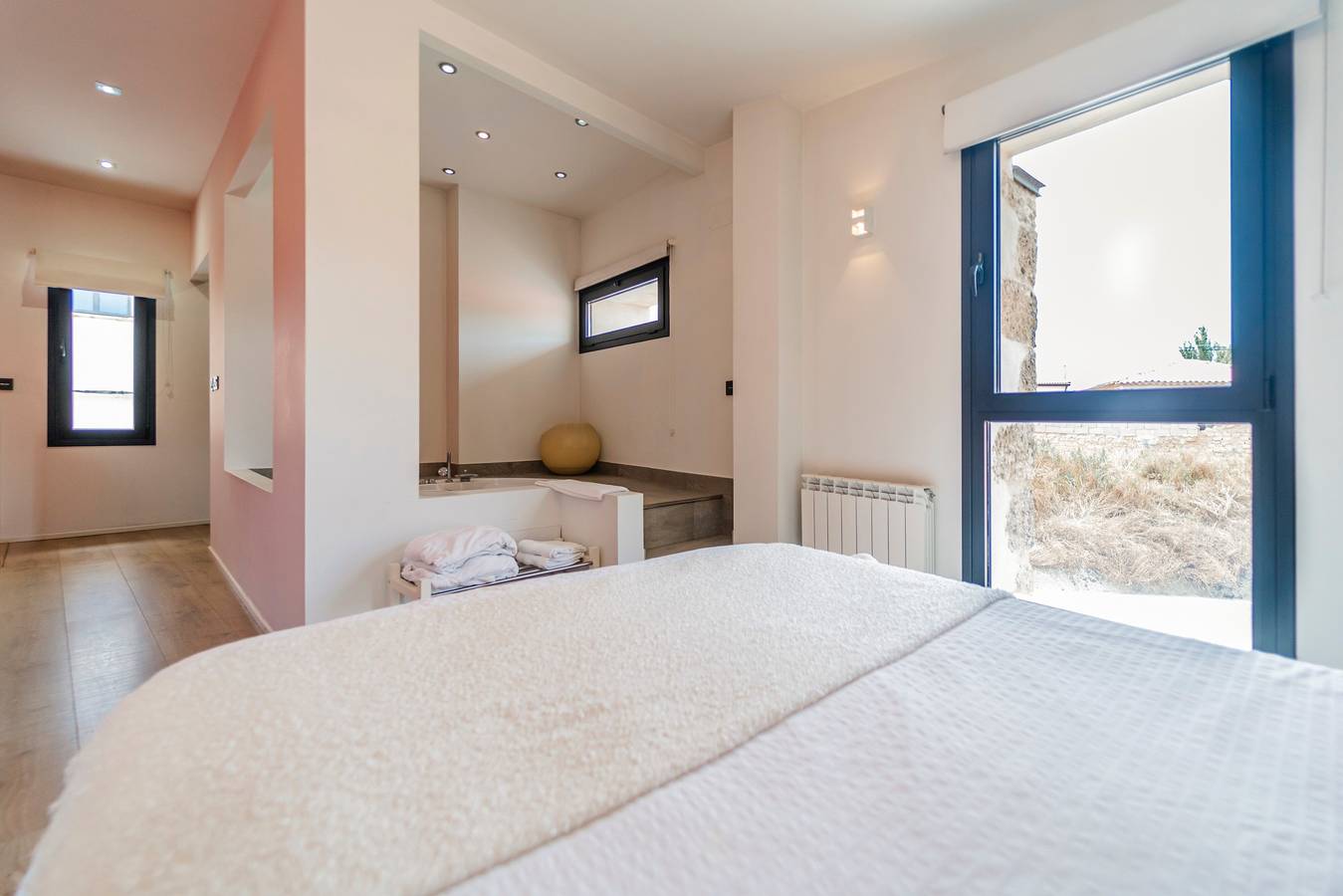 Landelijk Huis 'Los Puentes': Bubbelbad, Tuin & Barbecue nabij Bardenas Reales, foto 13