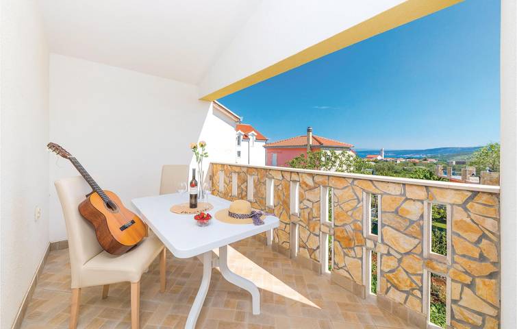 Apartamento vacacional entero, Acogedor apartamento de 1 dormitorio con terraza, wifi y aparcamiento in Plano (Dalmatia), Condado de Split-Dalmacia