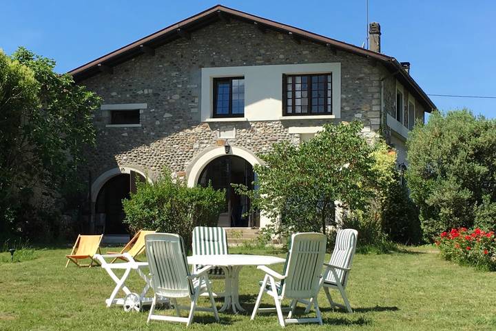 Gîte pour 8 personnes, avec Terrasse et Jardin