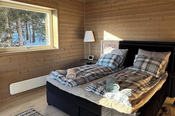 Exclusive holiday home with jacuzzi and pool table in Nordre Land