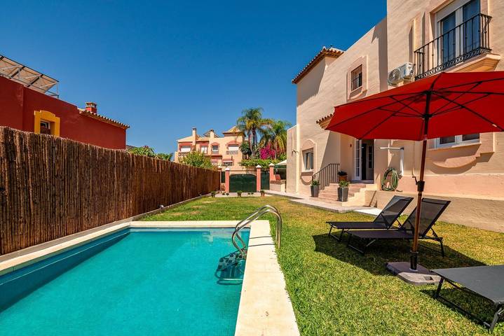 Villa för 10 Personer med trädgård in Las Chapas, Marbella