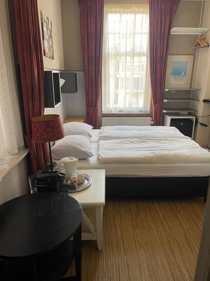 Maison d’hôte pour 3 personnes, avec jardin ainsi que terrasse et vue à Dombourg - 3