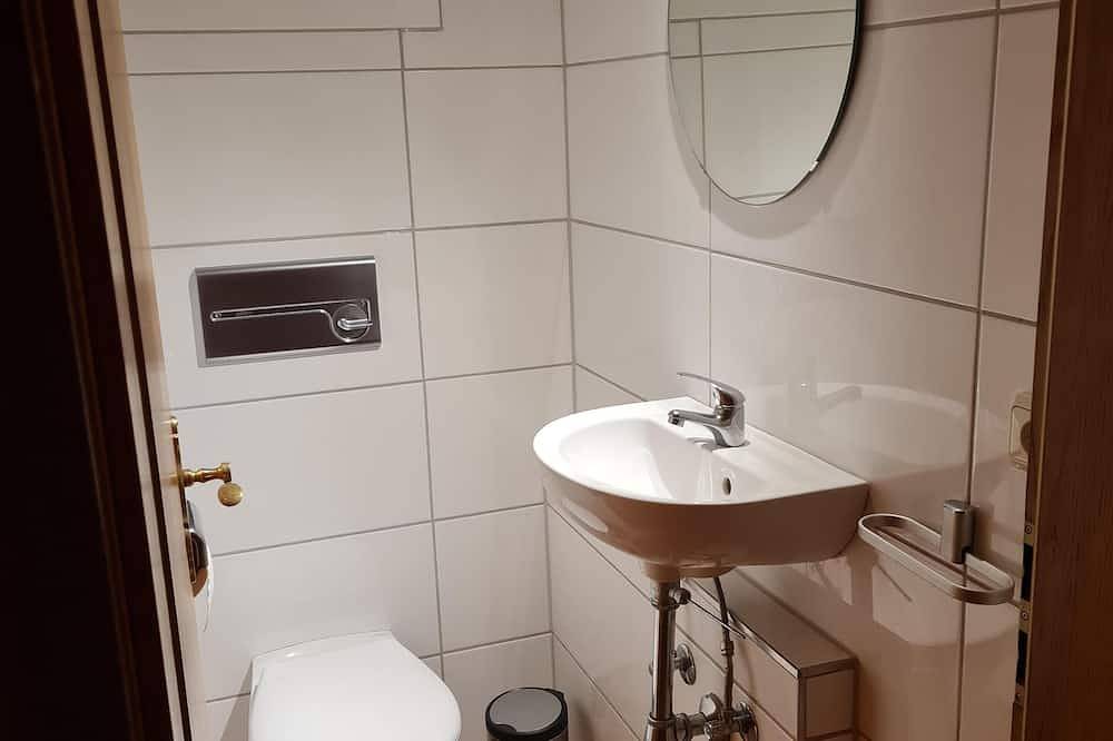 Ganze Wohnung, Garten Ost, 23qm mit Terrasse, bis max. 2 Personen in Rosenheim, Oberbayern