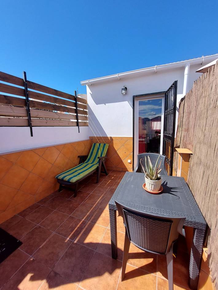 Studio entier, Studio "Lola", avec vue sur les montagnes, terrasse privée, climatisation et Wi-Fi. in Nerja Centre, Nerja