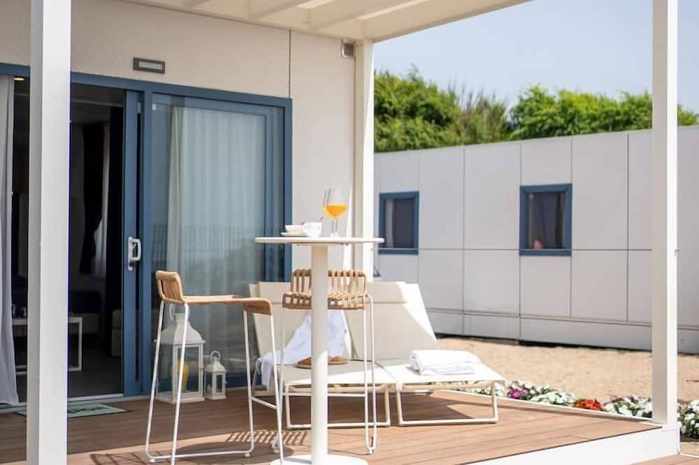 Entire apartment, Feriendorf San Francesco Deluxe Lodge Sea View Suite für 2 Personen in Duna Verde, Caorle