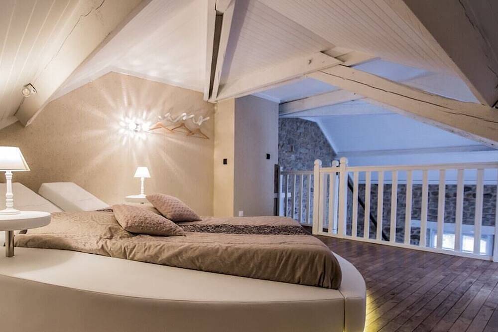 Luxurious cottage for a romantic stay with pool access in Bain-de-Bretagne, Redon region