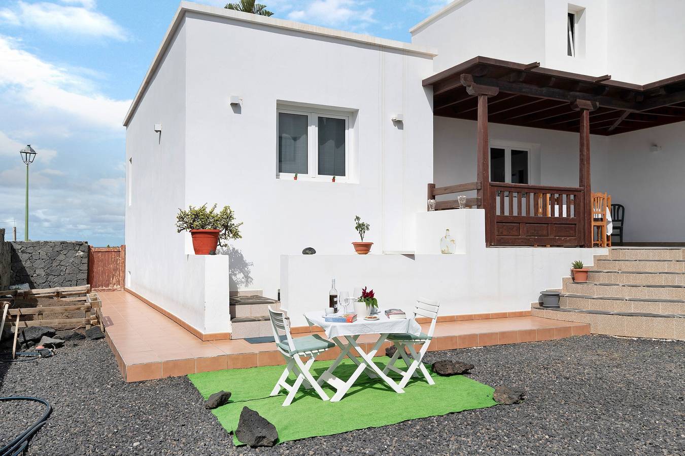 Appartement entier, Appartement de vacances 'Casa Rosi' avec terrasse privée et Wi-Fi in La Santa, Tinajo