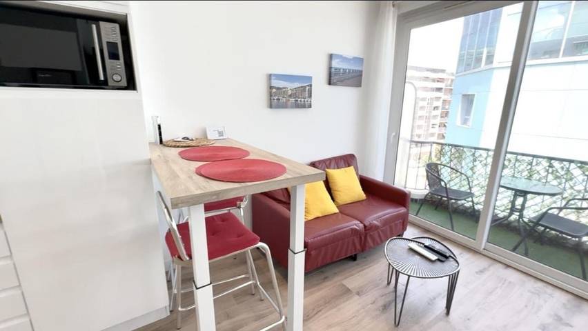 Gîte pour 2 personnes, avec balcon dans Plage Fabron Bambou Nice