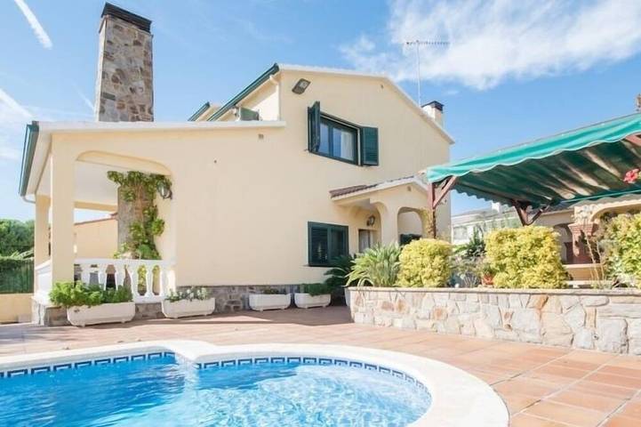 Villa pour 10 personnes, avec Balcon ainsi que Jardin et Piscine à Calafell