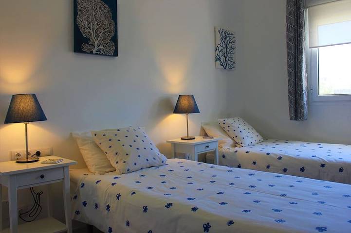 Beautiful renovated villa with private pool close to amenities and the sea. in Montaña Roja, Yaiza