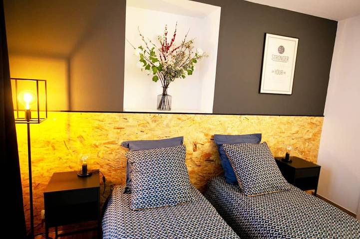 Ganze Wohnung, 2 klimatisierte Zimmer mit Terrasse - Zentrum von Toulon in Toulon, Mittelmeerküste (Frankreich)