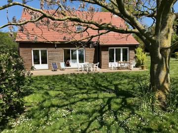 Location de vacances pour 8 personnes, avec terrasse et jardin, animaux acceptés à Sainte-Marguerite-sur-Mer