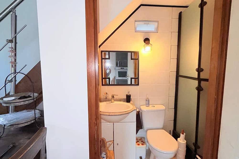 Maison indépendante de 51 m2 sur deux niveaux avec accès à une piscine partagée. in Beautiran, Région de Bordeaux