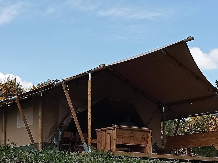 Camping La Perle - Tente en toile et en bois 5 personnes - Tente Safari Colorado in Saint-Médard-la-Rochette, Région d'Aubussargues