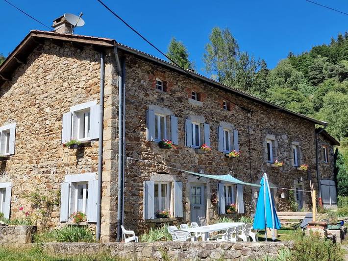 Cottage pour 3 personnes, avec jardin à Sembadel