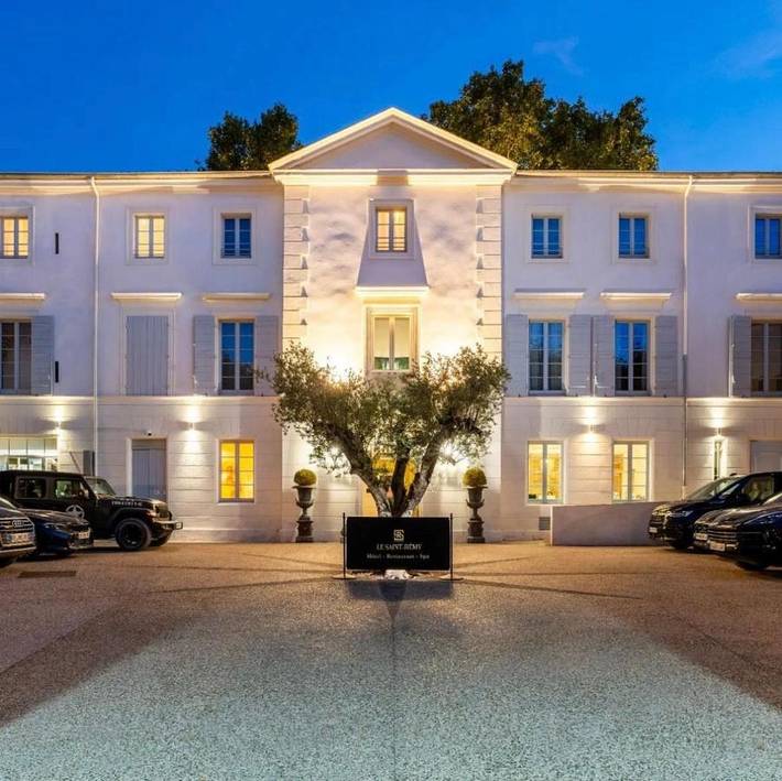 Hôtel pour 2 personnes, avec Terrasse ainsi que Jardin et Piscine dans Office De Tourisme Alpilles En Provence
