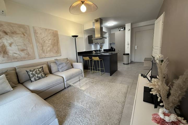 Gîte pour 2 personnes, avec terrasse, adapté aux familles dans Bowling Acropolis Nice - 3