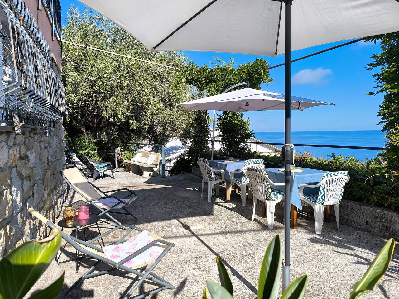 Ganze Wohnung, Ferienwohnung 'Gli Orti Sul Mare 1' mit Meerblick, Wi-Fi und Klimaanlage in Bordighera, Riviera di Ponente